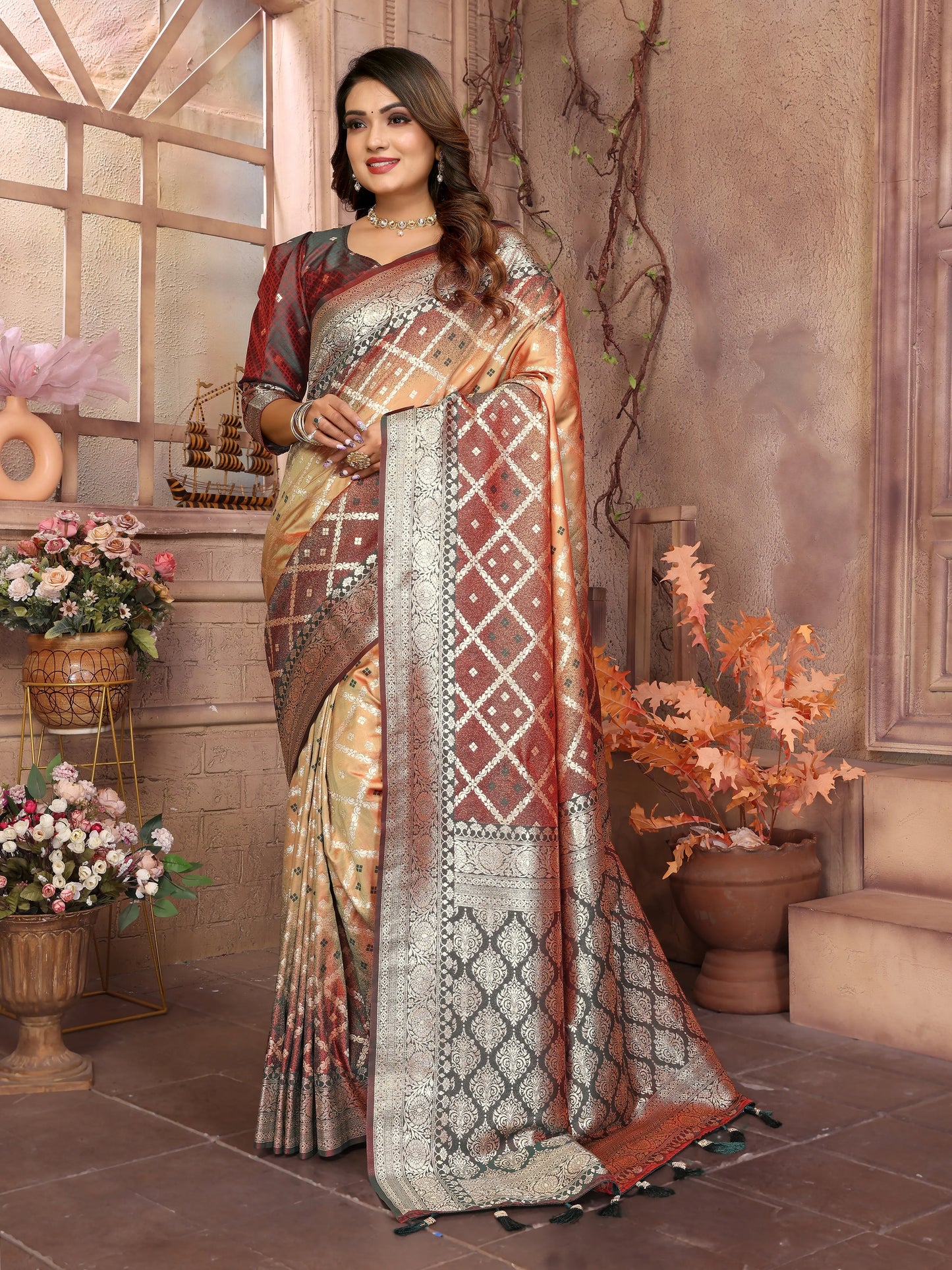 MoonPalav Opulent Silk Saree with Intricate Design Moonpalav