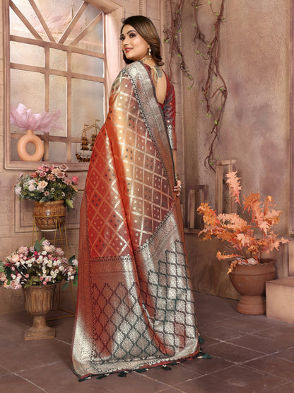 MoonPalav Opulent Silk Saree with Intricate Design Moonpalav