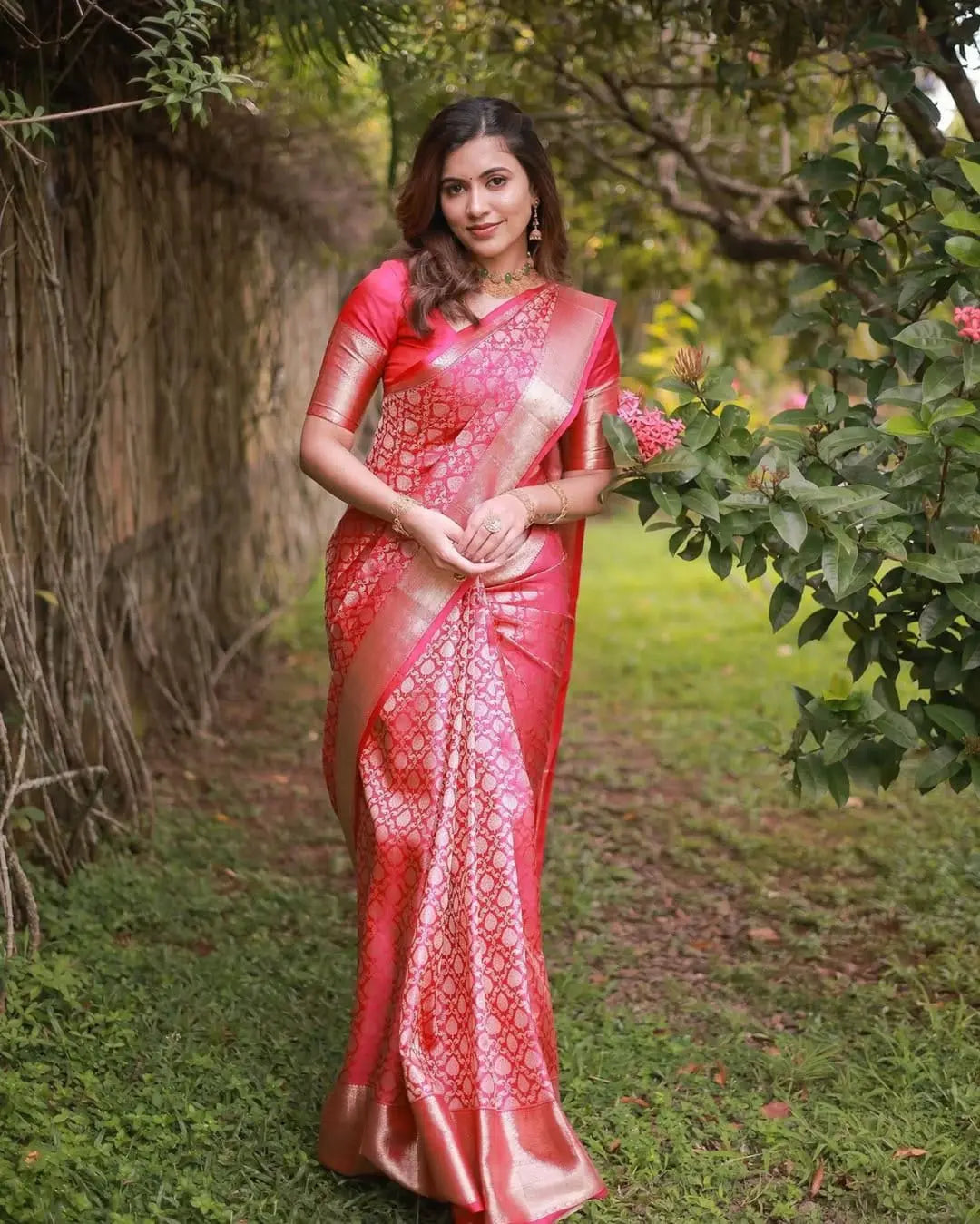 MoonPalav Elegant Pink Kanjivaram Silk Saree Moonpalav