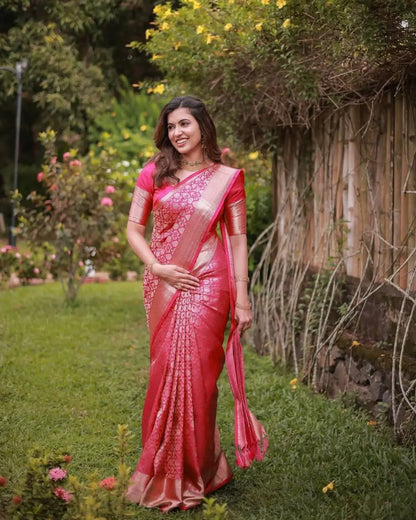 MoonPalav Elegant Pink Kanjivaram Silk Saree Moonpalav